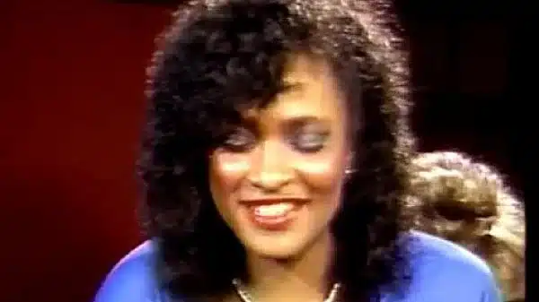 This slut gets a climax