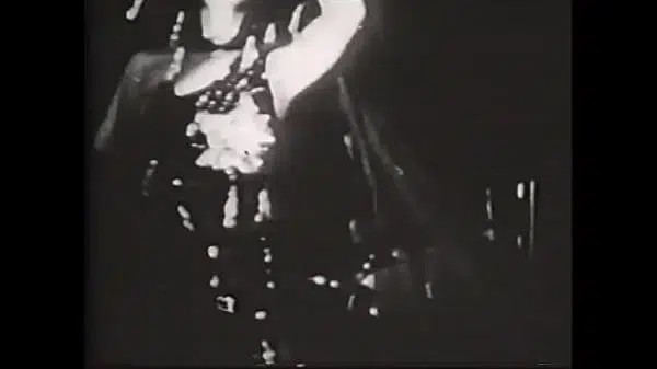 Retro beauty with a gorgeous figure dancing oriental dance