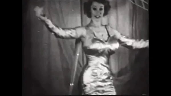 Vintage exotic costume babe walks on cam