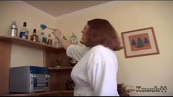 Kumalott – Amateur Brunette Milf Like Cumshot