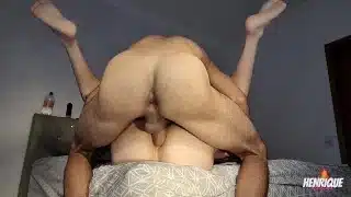 Ele me fez de vagabunda na cama, e socou no meu rabo