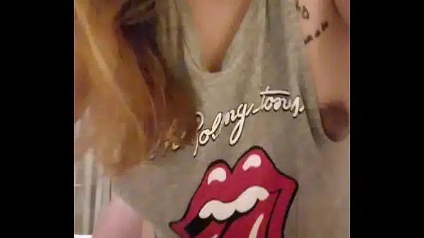 Asian wants to show you her titties